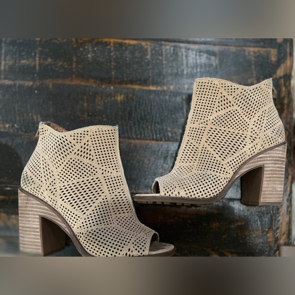 Lucky Brand Vacob Suede Perforated Ankle Boots - Picture 2 of 4